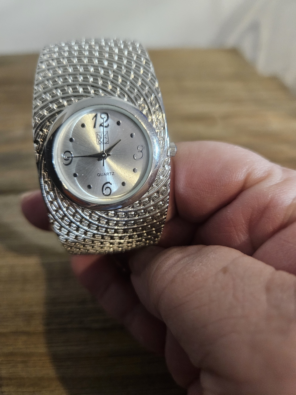 NY&C NY3239 Quartz Analog Women's Bracelet Watch Untested Needs Battery
